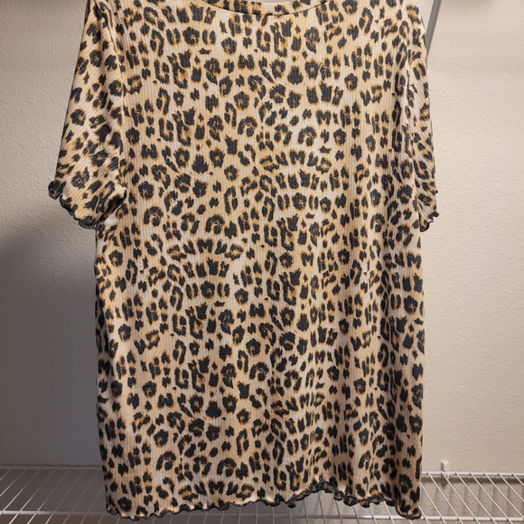 Lularoe Kelly Crewneck Top - Picture 2 of 4